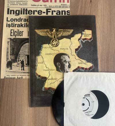 1939 Cumhuriyet Gazetesi Özel Eki: Nazi İmparatorluğu Dergisi ve Orjinal Plak Hitler’in kendi Sesinden (Nadir Tarihi Belge)