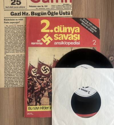 1939 Cumhuriyet Gazetesi Özel Eki: Nazi İmparatorluğu Dergisi ve Orjinal Plak Hitler’in kendi Sesinden (Nadir Tarihi Belge)
